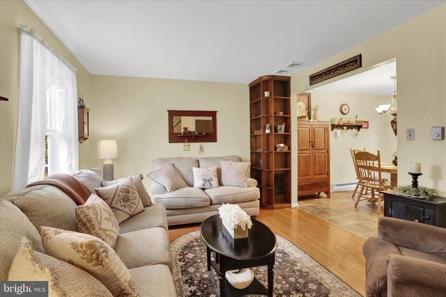 183 STONE HOUSE LN, Columbia, PA 17512