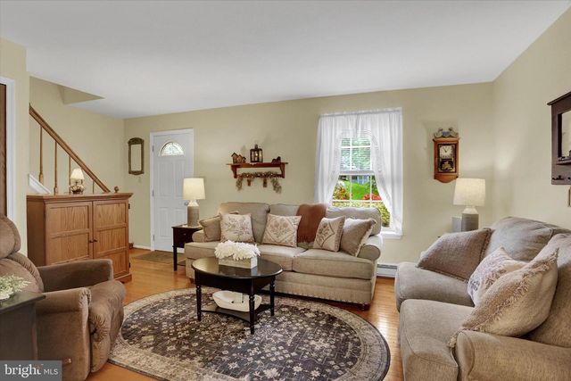 183 STONE HOUSE LN, Columbia, PA 17512