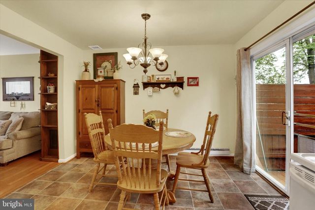 183 STONE HOUSE LN, Columbia, PA 17512