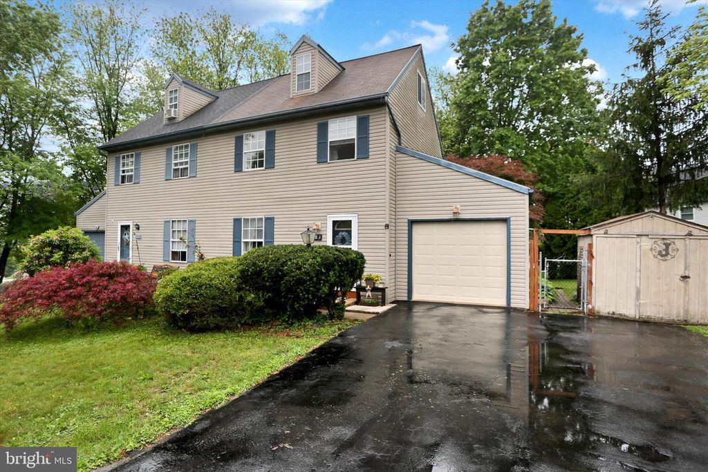 183 STONE HOUSE LN, Columbia, PA 17512