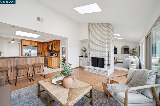 2405 Griffanti Ct, Martinez, CA 94553