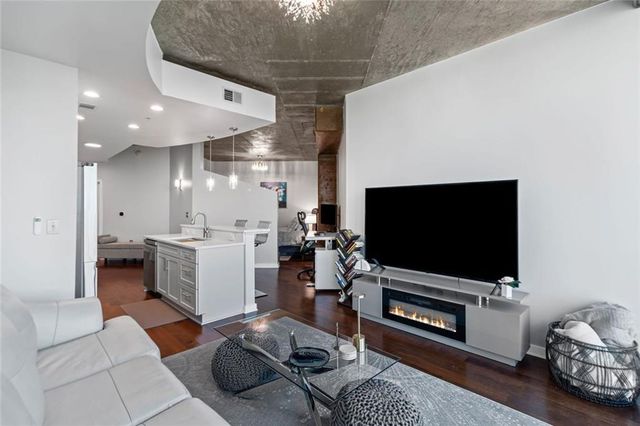 400 W Peachtree Street NW 2403, Atlanta, GA 30308
