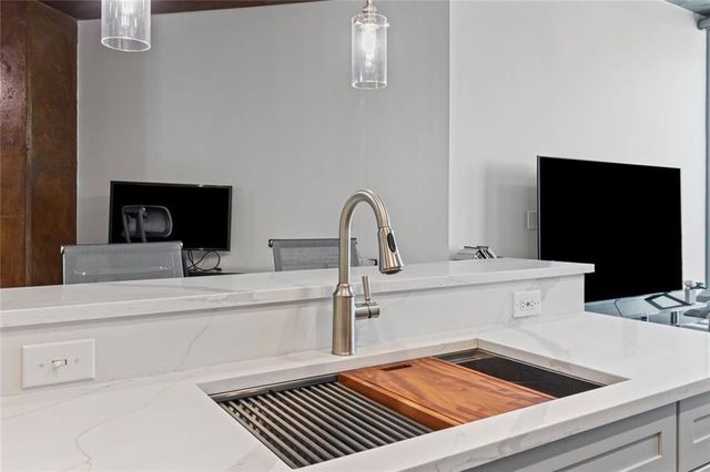 400 W Peachtree Street NW 2403, Atlanta, GA 30308