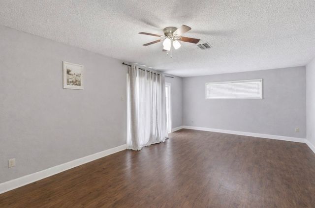 1224 N Texas Street, De Leon, TX 76444