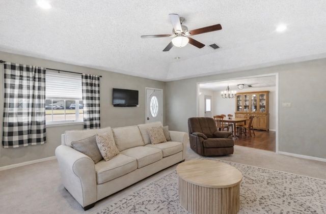 1224 N Texas Street, De Leon, TX 76444