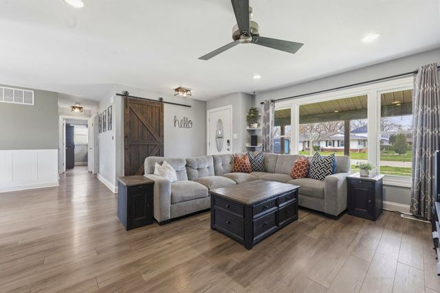 441 Walnut Lane, Elk Grove Village, IL 60007