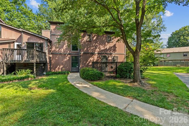 6100 Honeysuckle Lane, Charlotte, NC 28212