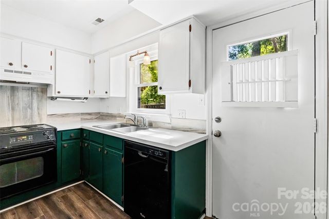 6100 Honeysuckle Lane, Charlotte, NC 28212