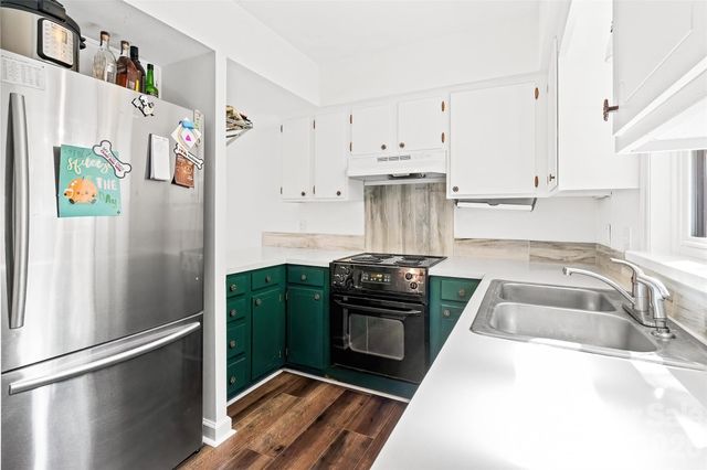 6100 Honeysuckle Lane, Charlotte, NC 28212
