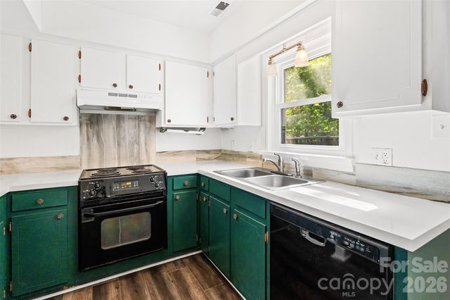 6100 Honeysuckle Lane, Charlotte, NC 28212