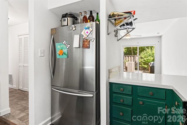 6100 Honeysuckle Lane, Charlotte, NC 28212
