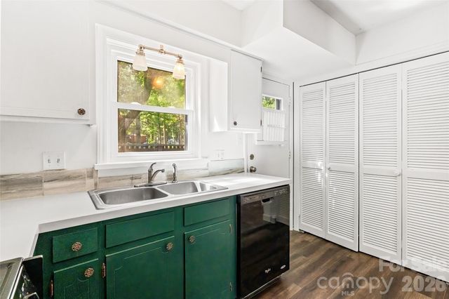 6100 Honeysuckle Lane, Charlotte, NC 28212