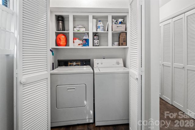 6100 Honeysuckle Lane, Charlotte, NC 28212