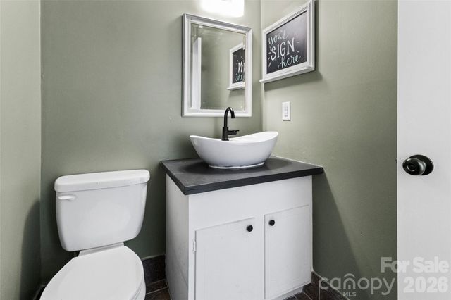 6100 Honeysuckle Lane, Charlotte, NC 28212