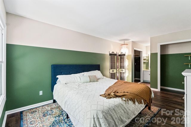 6100 Honeysuckle Lane, Charlotte, NC 28212
