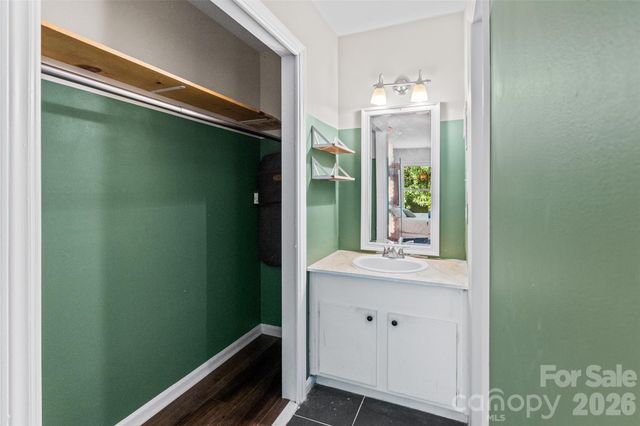 6100 Honeysuckle Lane, Charlotte, NC 28212