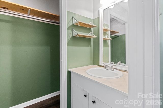 6100 Honeysuckle Lane, Charlotte, NC 28212