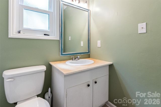 6100 Honeysuckle Lane, Charlotte, NC 28212