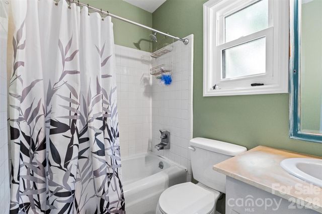 6100 Honeysuckle Lane, Charlotte, NC 28212
