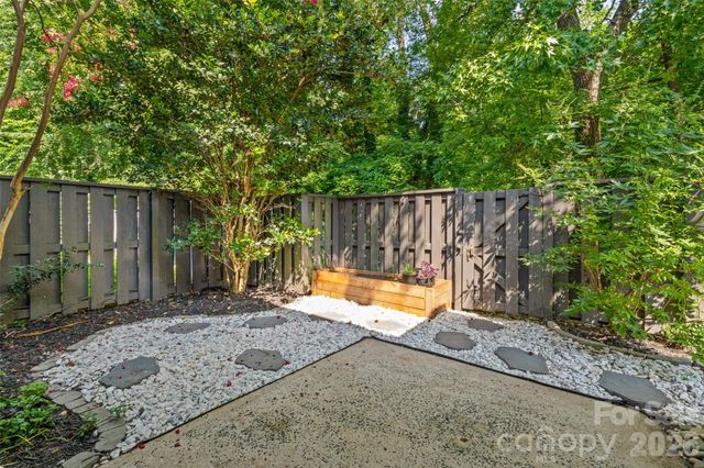 6100 Honeysuckle Lane, Charlotte, NC 28212