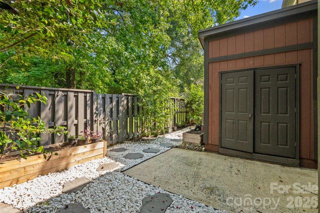 6100 Honeysuckle Lane, Charlotte, NC 28212