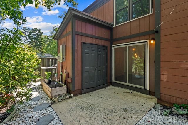6100 Honeysuckle Lane, Charlotte, NC 28212