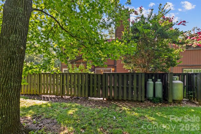 6100 Honeysuckle Lane, Charlotte, NC 28212