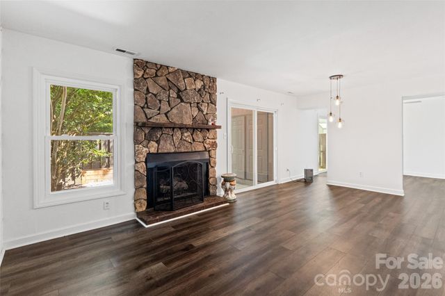6100 Honeysuckle Lane, Charlotte, NC 28212
