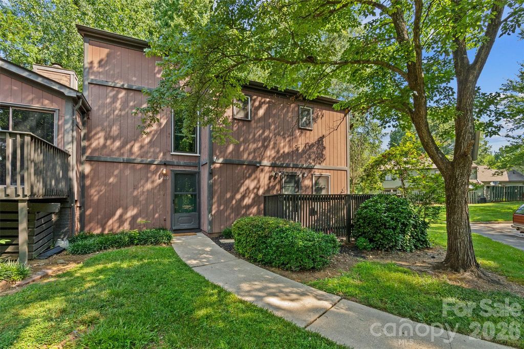 6100 Honeysuckle Lane, Charlotte, NC 28212