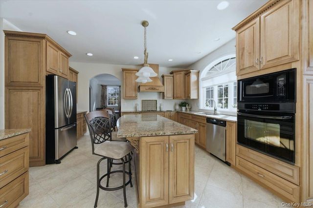 8 Hilltop Drive, Yorktown Heights, NY 10598