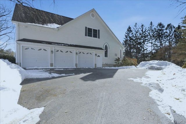 8 Hilltop Drive, Yorktown Heights, NY 10598