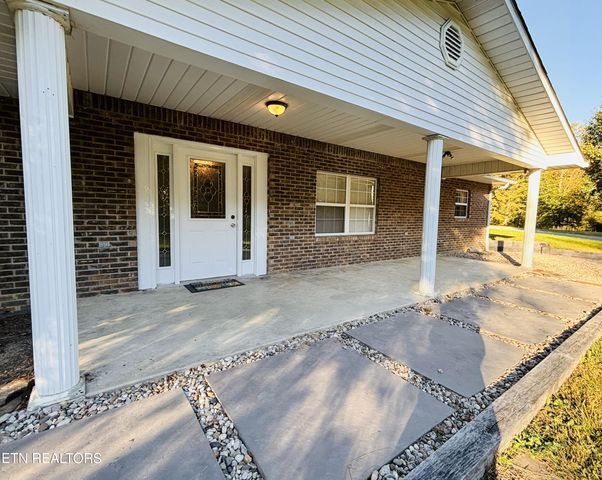 702 Iris Ave, Jamestown, TN 38556