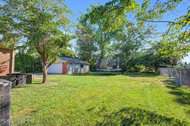 2609 Aylesbury Ct, Louisville, KY 40242