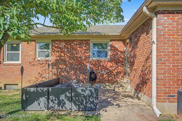 2609 Aylesbury Ct, Louisville, KY 40242