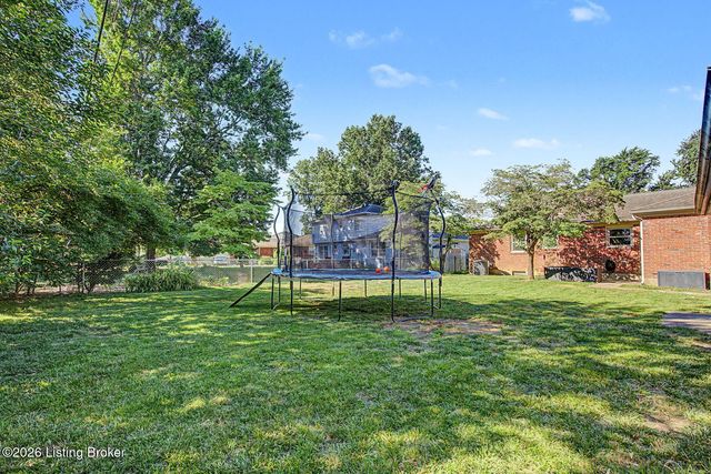 2609 Aylesbury Ct, Louisville, KY 40242