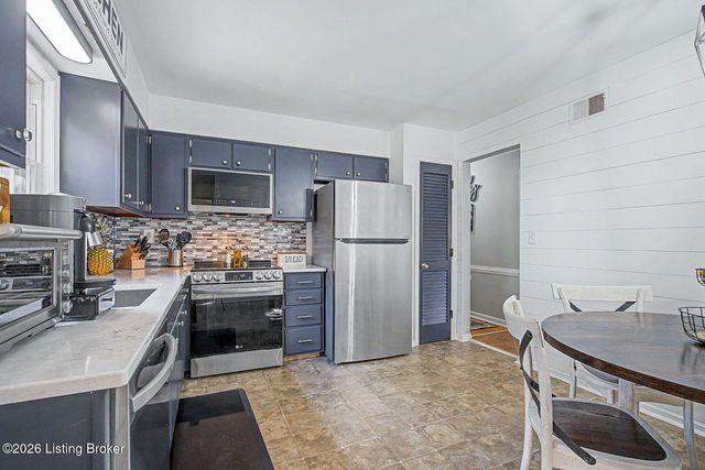 2609 Aylesbury Ct, Louisville, KY 40242