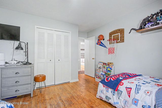 2609 Aylesbury Ct, Louisville, KY 40242