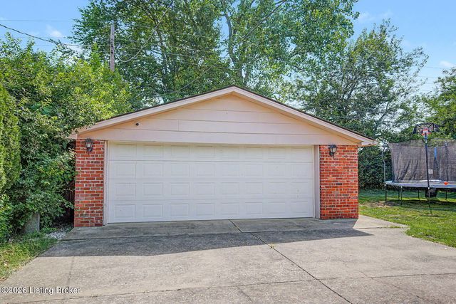 2609 Aylesbury Ct, Louisville, KY 40242