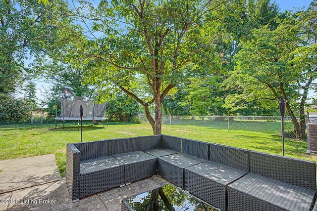 2609 Aylesbury Ct, Louisville, KY 40242