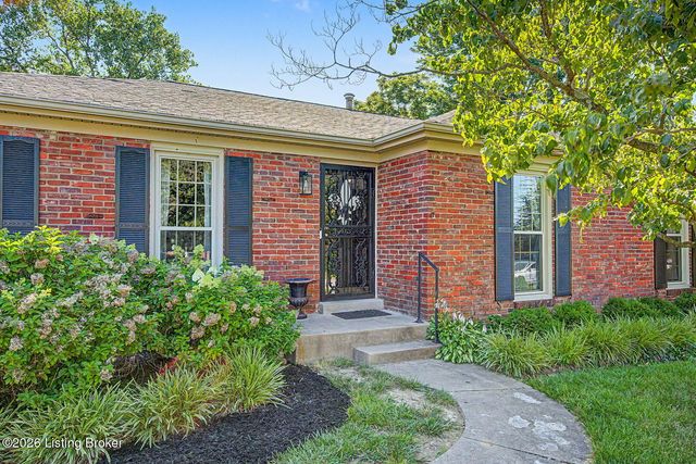 2609 Aylesbury Ct, Louisville, KY 40242