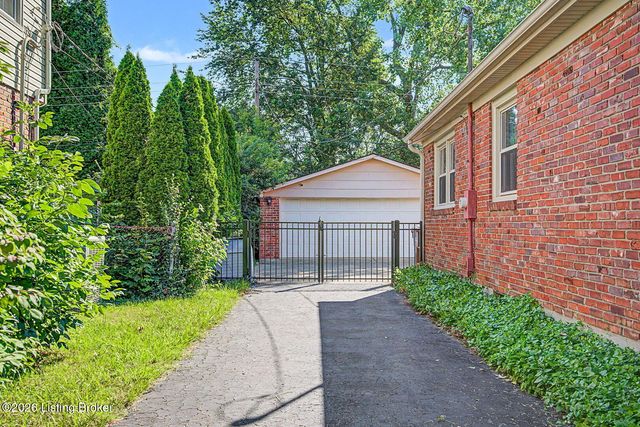 2609 Aylesbury Ct, Louisville, KY 40242