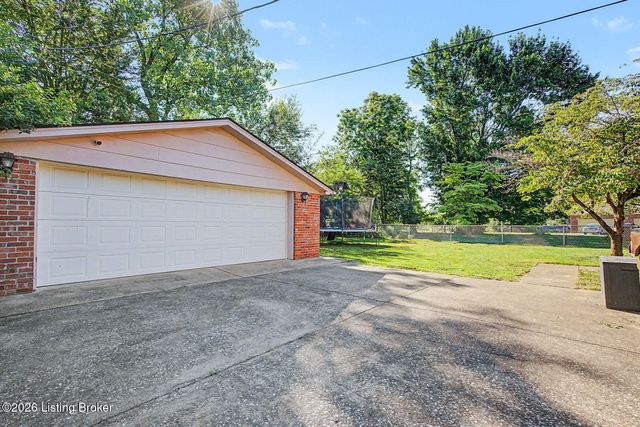 2609 Aylesbury Ct, Louisville, KY 40242