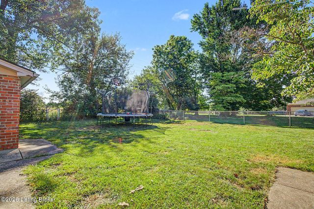 2609 Aylesbury Ct, Louisville, KY 40242