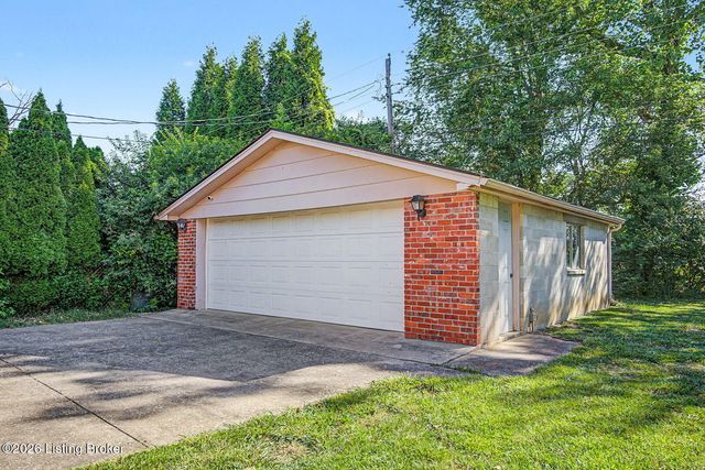 2609 Aylesbury Ct, Louisville, KY 40242
