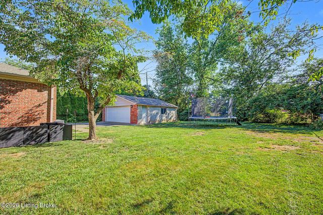 2609 Aylesbury Ct, Louisville, KY 40242
