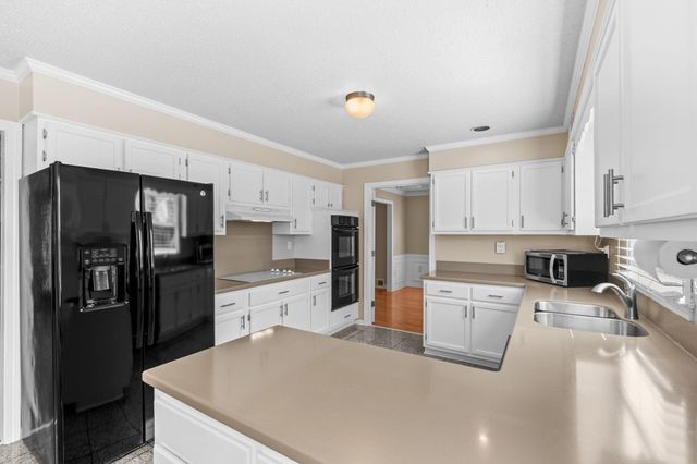 2889 CORDIE LEE LN, Germantown, TN 38138