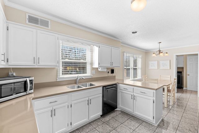 2889 CORDIE LEE LN, Germantown, TN 38138