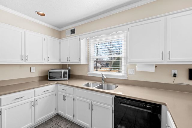 2889 CORDIE LEE LN, Germantown, TN 38138