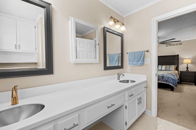 2889 CORDIE LEE LN, Germantown, TN 38138