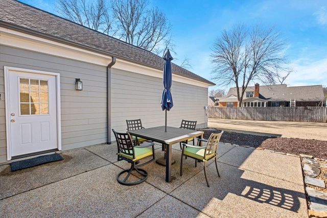 2889 CORDIE LEE LN, Germantown, TN 38138